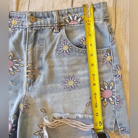 No Boundaries Juniors Size 7 Denim Raw Hem Floral Boho Hippie Shorts Hi-Rise - Picture 9 of 9